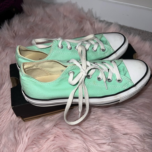 Women’s Converse - Picture 2 of 3